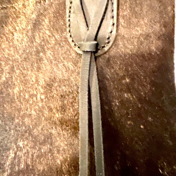 Wild Goose Branded 12 Cowhide Tote - Picture 6 of 10